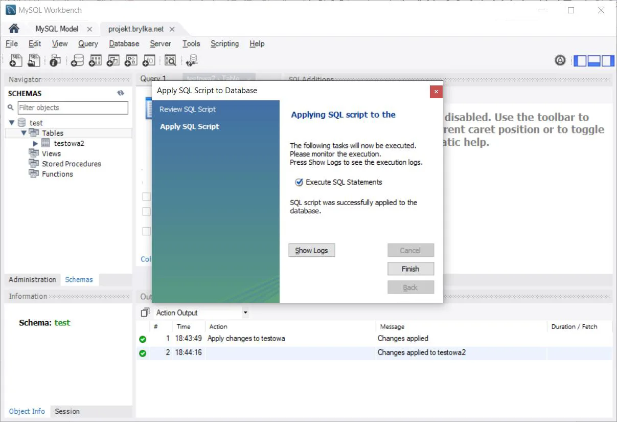 Operacje na bazie w MySQL Workbench.